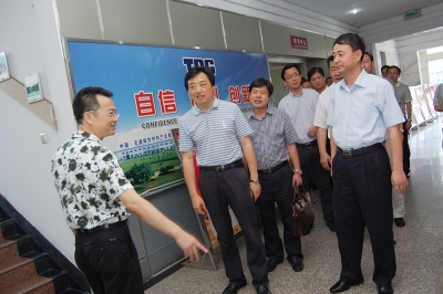 2011年8月，時(shí)任浙江省委組織部副部長莊躍成視察天通